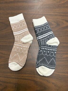 New 2 pairs of Cozy Patterned Knit Crew Unisex Socks 1 pair Tan and 1 Pair Grey